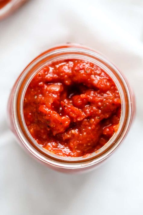 Roasted red pepper pizza sauce! The perfect quick, simple homemade pizza sauce with pantry staples. Make ahead for homemade pizzas throughout the week! | rootsandradishes.com #homemadepizzasauce #roastedredpeppers #saucerecipes #healthysaucerecipes #pizza Red Pepper Pizza Sauce, Roasted Red Pepper Pizza, Simple Homemade Pizza, Red Pepper Pizza, Healthy Sauce Recipes, Pepper Pizza, Homemade Pizzas, Easy Homemade Pizza, Pizza Sauce Homemade