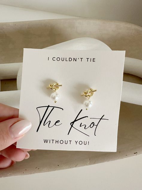 -----DETAILS---- This listing is for a pair of I couldn't tie the knot without you gold pearl earrings These are made with 18k gold plated over 952 sterling silver ---HOW TO ORDER--- 1- Please select quantity and color option  2- Add to your cart  3- Please leave me any personalization in notes to seller box  4- Checkout --CURRENT PROCESSING TIME--- My current processing time is 1-2 weeks on all products! If you need your item sooner, please send me a message and I will do my best to accommodate Gifts For Your Bridesmaids, Ask Bridesmaid Ideas, Dior Bridesmaid Proposal, Bride Maid Boxes, Unique Bridesmaids Proposals, Bridesmaid Must Haves, Ask To Be A Bridesmaid Ideas, Sentimental Bridesmaid Gifts, Minimal Bridesmaid Proposal