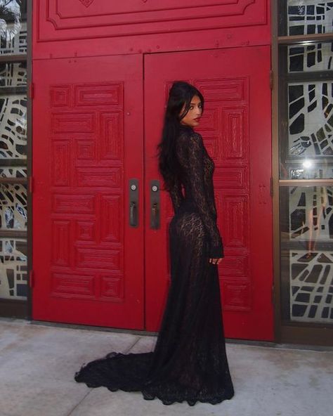 @102yla on Instagram Sum Dresses, Black Lace Dress Long, Black Lace Fabric, Lil Black Dress, Lace Dress Black, Dolce E Gabbana, Black Lace Dress, Lace Gown, Fashion Killa