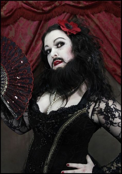 Bearded Lady Costume, Beard Halloween Costumes, Circus Halloween Costumes, Halloween Beard, Style Androgyne, Haunted Carnival, Creepy Circus, Circus Makeup, Beard Costume