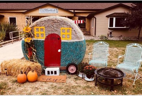 I like a nursing home with good fall lawn decorations! #maddocknd #haybales #haybaleart #lawndecorations #girlcamper #falldecor… Hay Bale Decorating Ideas, Decorated Hay Bales, Hay Bale Fall Decor, Hay Bale Decor, Hay Bale Decorations, Hay Bale Ideas, Hay Bale Art, Scarecrow Ideas, Fall Lawn