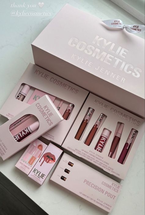 Lip Kit Packaging Ideas, Kylie Cosmetics Packaging, Kylie Cosmetics Aesthetic, Pr Package, Pr Kit, Makeup List, Makeup Eyeshadow Palette, Skincare Inspiration, Lip Makeup Tutorial