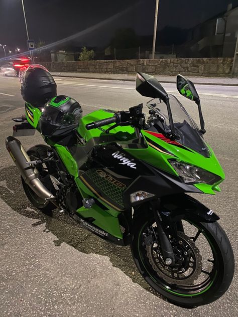 Kawasaki Racing Team Kawasaki Ninja, Biker Vibes, Ninja 500, Ninja Motorcycle, Kawasaki Ninja 400, Vroom Vroom, Racing Team, Bike, Road