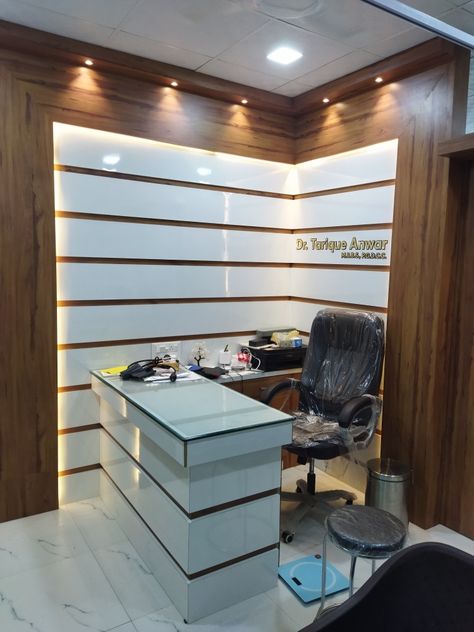 Hospital Opd Interior Design, Opd Room Interior Design, Conter Designs Modern, Opd Interior, Doctor Cabin Interior Design, Counter Table Design Shop, Small Corporate Office Design, Doctor Room, Office Counter Design