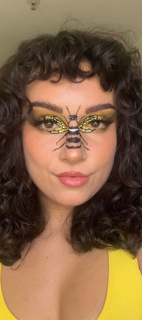 Bumble Bee Costume Makeup, Halloween Bee Makeup, Bee Face Makeup, Bee Inspired Makeup, Bee Eyeliner, Bumble Bee Makeup Halloween, Bee Make Up, Bee Eye Makeup, Bee Makeup Halloween