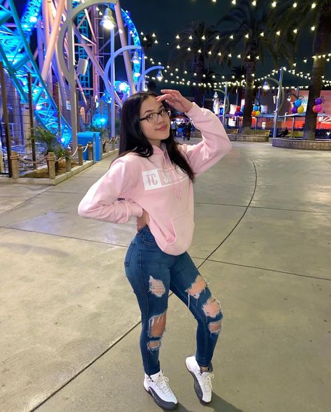 priscilla🦋 on Instagram: “ceo of always being at knotts🎢🤪 hoodie from @tcsocialclub💕  #explorepage #explore #trending #viral” Superenge Jeans, Cute Lazy Outfits, Casual School Outfits, Swag Outfits For Girls, Tomboy Style Outfits, Cute Outfits For School, Lazy Outfits, Tween Outfits, Cute Comfy Outfits