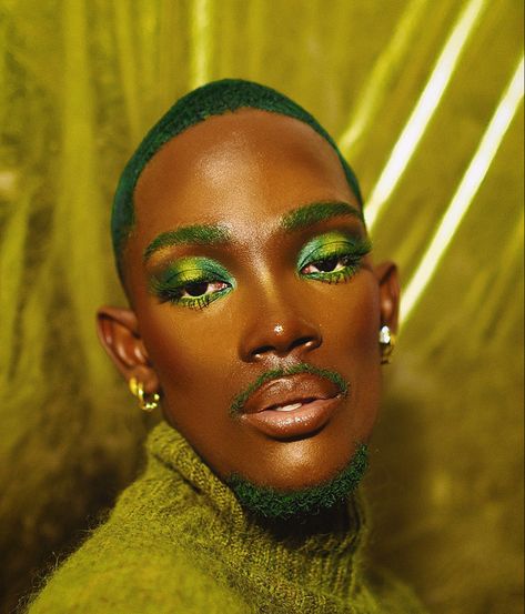 Circus Makeup Aesthetic, Diverse Makeup Photoshoot, Solange Makeup, Green Eyebrows, Makeup Green Eyes, Green Makeup Looks, Eccentric Makeup, Androgynous Makeup, Circus Makeup