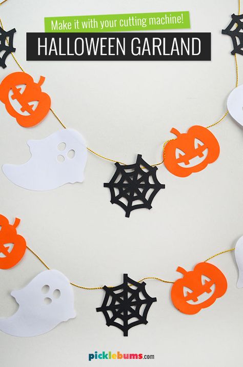 Cricut Garland Ideas, Cricut Diy Halloween Decorations, Halloween Cricut Cutouts, Halloween Party Cricut Projects, Cricut Halloween Party Decorations, Paper Garland Halloween, Printable Halloween Garland, Easy Cricut Halloween Decorations, Halloween Banner Cricut