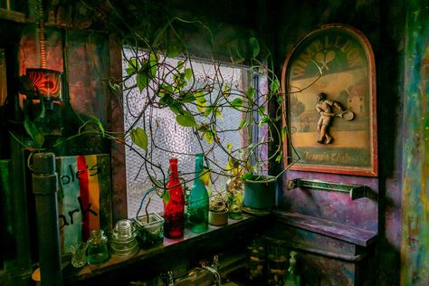 Mystic Bathroom Decor, Whimsy Goth Bathroom, Whimsical Bathroom Ideas, Whimsigoth Bathroom, Quirky Living Room Ideas, Pixie Hallow, Goth Bathroom, Quirky Living Room, Maximalist Bathroom