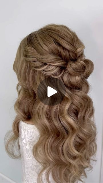 Wedding Hairstyles Step By Step Half Up, How To Bridesmaid Hair, Half Up Bridesmaid Hair Tutorial, Bridesmaids Hair Tutorial, Half Up Dos For Bridesmaids, Simple Bridal Hair Medium Length, Bridesmaid Hairstyle Medium Length, Bridesmaid Half Updo Hairstyles, Easy Half Up Half Down Hairstyles Videos