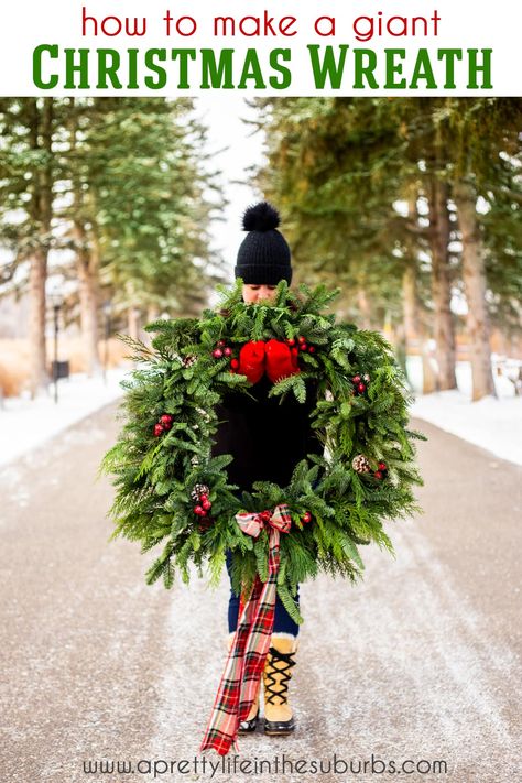 Big Christmas Ornaments, No Bake Christmas Desserts, Giant Christmas Wreath, Giants Wreath, No Bake Christmas, Outdoor Christmas Wreaths, Large Christmas Wreath, Outdoor Wreath, Christmas Desserts Easy