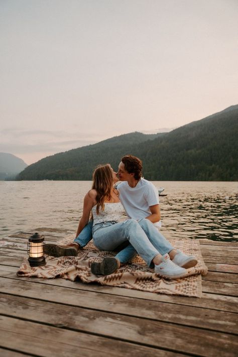 Lake Couple Photoshoot, Water Engagement Photos, Boat Engagement Photos, Lake Couple, Cultus Lake, Lake Engagement Photos, Lake Photoshoot, Cute Engagement Photos, Couple Engagement Pictures