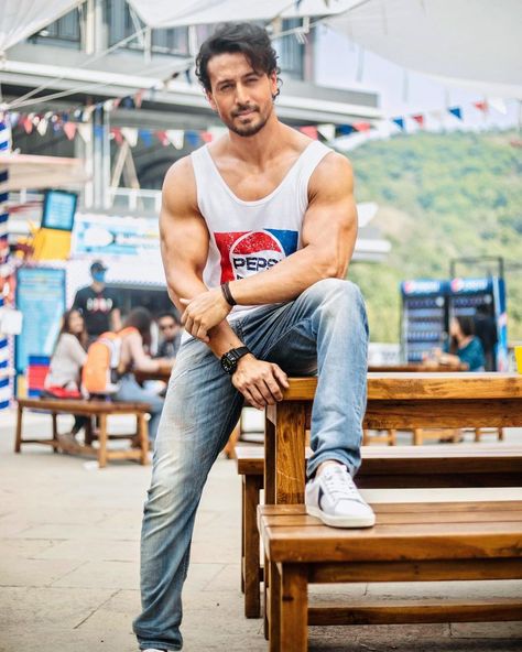 Tiger Shroff Hd Wallpaper, Tiger Shroff Body, Allu Arjun Images, Tiger Love, Instagram Dp, Samantha Photos, Tiger Shroff, Cool Face, Love You Images