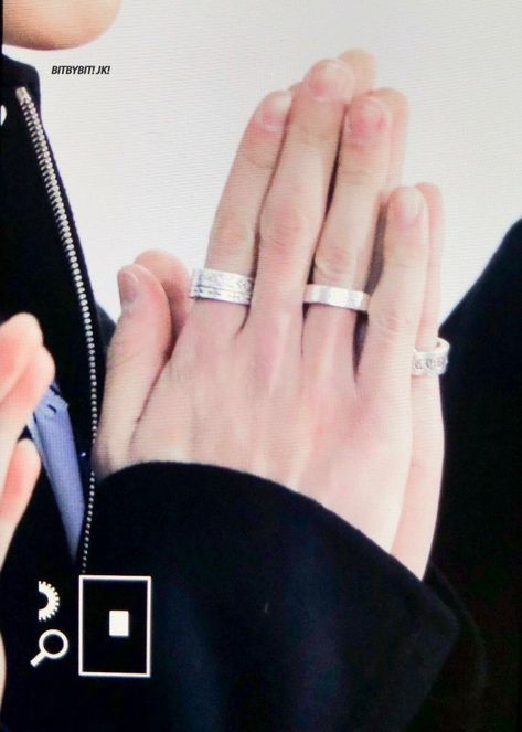 جونگ کوک یه اکانت اینستا برای خواننده مورد علاقش داره.... نکته اینجاس… #fanfiction #Fanfiction #amreading #books #wattpad Jungkook Rings, Jungkook Hands, Hands With Rings, Guy Jewelry, Bts Earrings, Jungkook Aesthetic, Bts Chibi, Pretty Rings, Blackpink Lisa