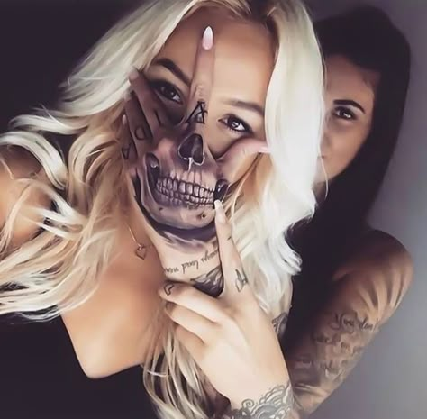 Rose Henna, Skull Hand Tattoo, Rose Hand Tattoo, Skeleton Face, Women With Tattoos, Temp Tattoo, Śliczne Tatuaże, Skull Hand, Boy Tattoos