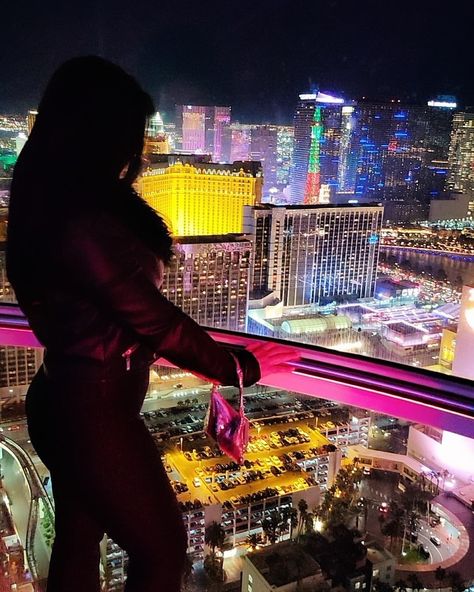 Las Vegas Friends Aesthetic, High Roller Las Vegas, Vegas Pics, Luxury Future, Vegas Vibes, Vegas Aesthetic, City Aesthetics, California Pictures, Los Vegas