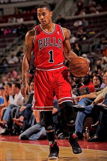 Derrick Rose Wallpapers, Rose Bulls, Illinois Basketball, Rose Nba, Basketball Drawings, University Of Memphis, Funny Baby Jokes, Michael Jordan Pictures, Tupac Pictures