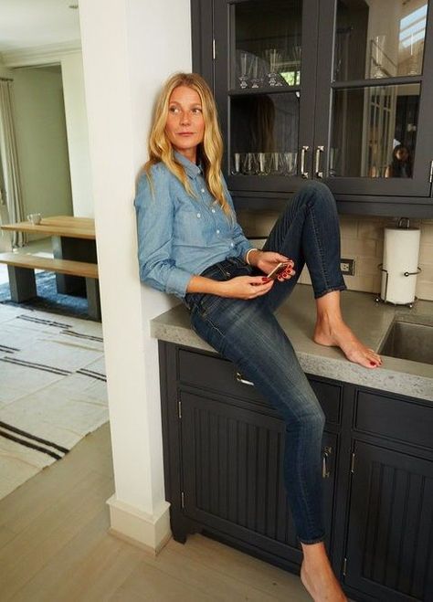 Gwenyth Paltrow 2022, Gwyneth Paltrow Casual, Gwenyth Paltrow Aesthetic, Gwyneth Paltrow Goop Style, Goop Gwyneth Paltrow, Gwenyth Paltrow Style 2023, Gwyneth Paltrow Fashion, Gwyneth Paltrow Style Casual, Gwyneth Paltrow Outfits