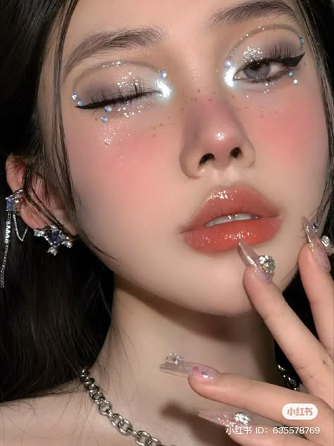 Pink Silver Makeup, Rave Eye Makeup, Makeup For Concert, Dark Fairy Makeup, Cyberpunk Makeup, Aespa Concert, Makeup Silver, Dark Makeup Looks, Makeup Douyin