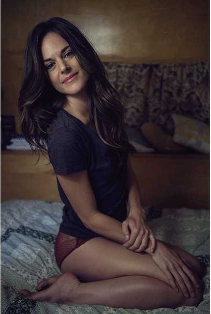 Sarah Butler, American Beauty, Woman Crush, Pretty Woman, Long Hair Styles, Google Search, Celebrities, Beauty