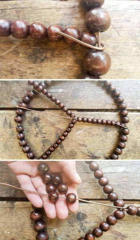 Peace Sign Jewelry Diy, Diy Peace Sign Necklace, Boho Crafts To Sell, Macrame Peace Sign Diy, Peace Sign Wreath Diy, Hippie Diy Decor, Bead Crafts For Adults, Hippy Crafts, Hippie Crafts Diy