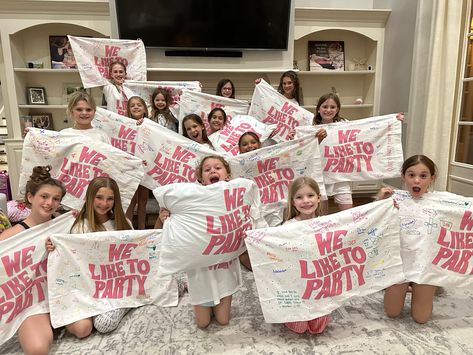 These We Like To Party pillowcases are perfect for any occasion!!  You can leave them as is or you can have your party autograph them and add their own unique designs to have a forever keepsake! Pillowcases are best for Standard/Queen size pillows - some King pillows will also fit. Pillowcase Decorating Sleepover, 13th Sleepover Party Ideas, Preteen Sleepover Birthday Party, Slumber Party Gift Bags, Birthday Ideas Sleepover, 10th Birthday Sleepover Ideas, Sleepover Bed Ideas, Hotel Slumber Party Ideas, Sleepover Party Decor