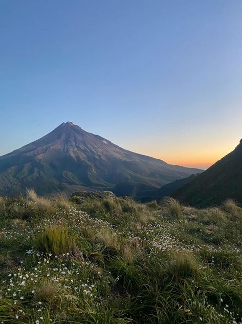 Wild Life Aesthetic, Travel Core Aesthetic, New Zealand Travel Aesthetic, Nz Aesthetic, Sunset Nature Aesthetic, Mountain Core, New Zealand Aesthetic, Hiking Scenery, Mountain Hiking Aesthetic