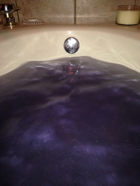 Bath Goals, Bath Aesthetic, Lush Bath, Lush Products, Lush Cosmetics, Bath Art, Space Girl, Bath Girls, Rest And Relaxation