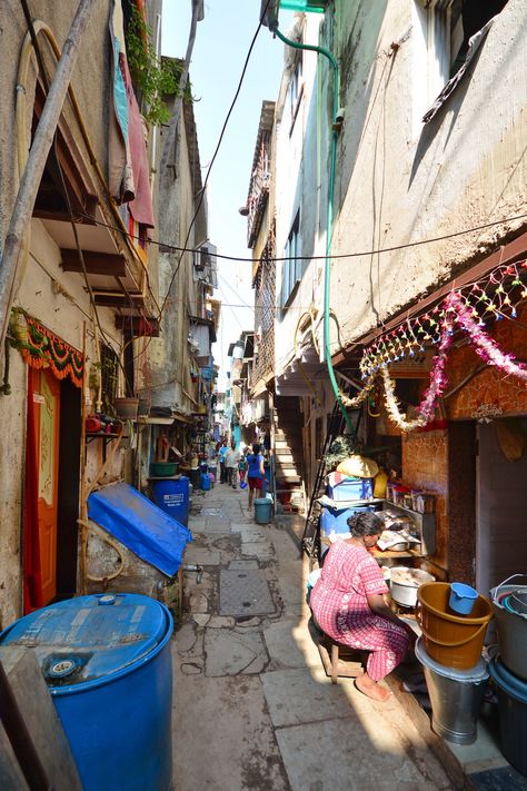 Mumbai Slums, Bottle Fairy Lights, Population Density, City Life Photography, Mangrove Swamp, East India Company, Traditional Pottery, Indian Architecture, Business District