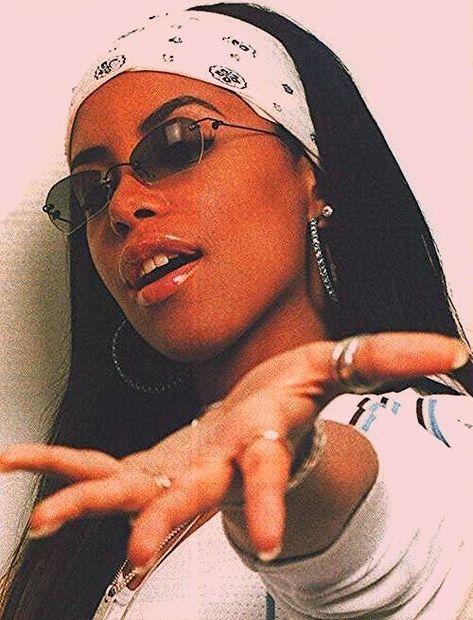 Aaliyah 90s Fashion, Hip Hop 90, Aaliyah 90s, Chica Hip Hop, Hiphop Aesthetic, 90s Outfit Party Hip Hop, 90s Outfits Party, 90s Aesthetic Fashion, Hip Hop Dance Outfits