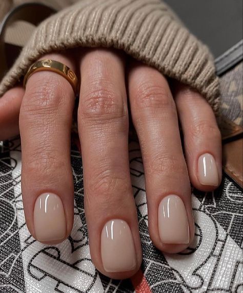 Oat Milk Nails, Short Neutral Nails, Fall Time Nails, Neutral Nail Ideas, Milky Nails, September Nails, Fall Gel Nails, Manicure Gel, Minimal Nails