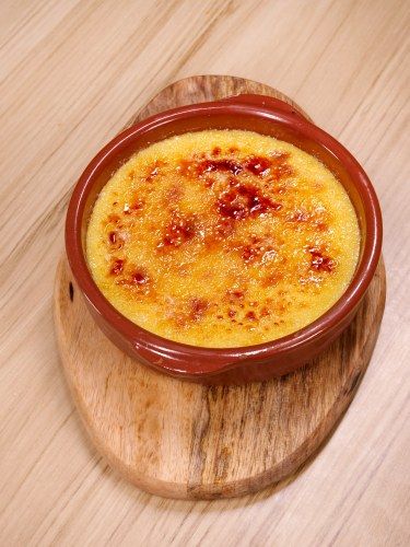 Crème brûlée : Recette de Crème brûlée - Marmiton Cake Recipes At Home, Brulee Recipe, Custard Recipes, Cake Factory, Flan, Easy Desserts, Cake Recipes, Chef, Yummy Food