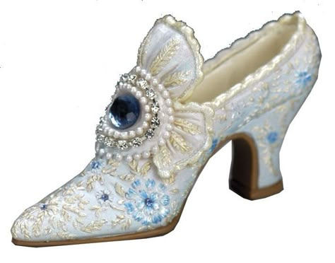 Rococo Shoes, 18th Century Shoes, Century Shoes, Costume Carnaval, Paper Shoes, Historical Shoes, Victorian Shoes, Rococo Fashion, Glass Shoes