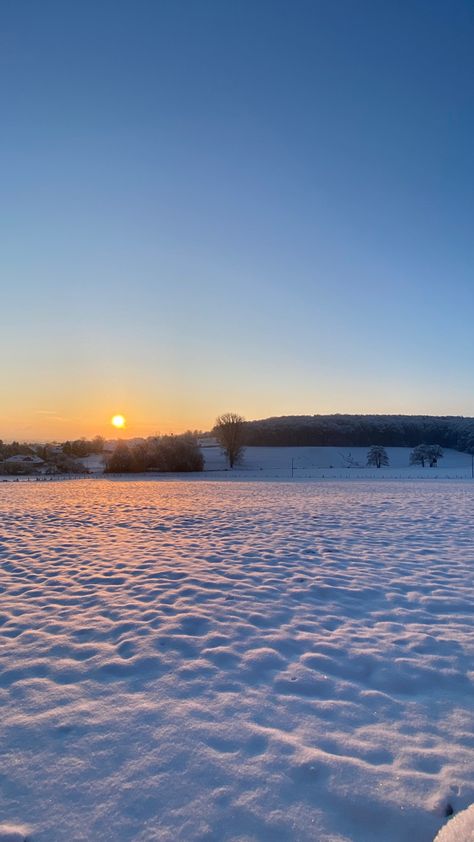 Snow Morning Aesthetic, Winter Sunrise Mornings, Snow Morning, Snowy Sunrise, Snow Sunrise, City Lights Wallpaper, Sunrise Winter, Interior Concept Art, Snowy Morning