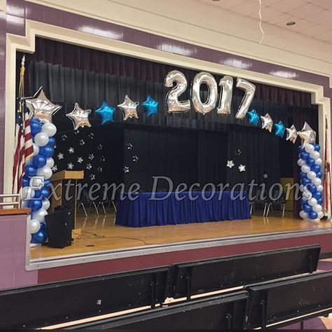 School Prize Giving Stage Decor, High School Graduation Stage Decorations, Elementary School Graduation Themes, Graduation Gym Decorations, Graduation Ceremony Stage Design, Gym Graduation Decorations, Prize Giving Stage Decor, Kindergarten Graduation Stage Decoration, Elementary Graduation Decorations