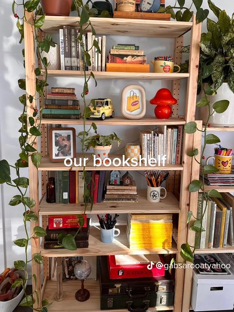 Whimsical Shelf Decor, Funky Bookshelf Decor, Shelf Decor Maximalist, Maximalist Shelf Decor, Shelf Inspo Aesthetic, Bookshelf Styling Aesthetic, Maximalist Bookshelf, Eclectic Bookshelf Styling, Corner Shelves Decor Ideas