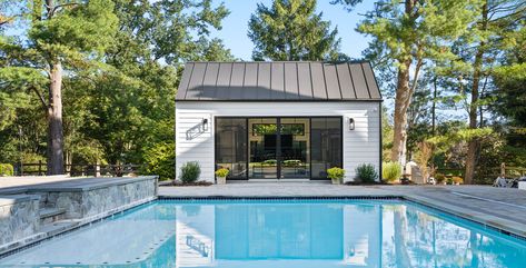 Studio Mcgee Pool House, Pool House Shed Ideas, Shed Pool House Ideas, Small Pool House Designs, Adu Designs, Barn Pool House, Shed Pool House, Small Pool House, Cottage Addition