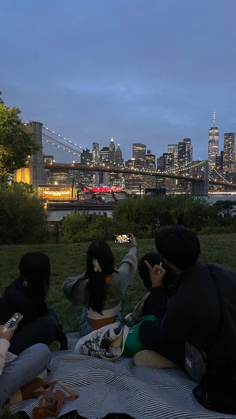 Celebs In New York, Nyc Aesthetic Brooklyn, Places To Take Pictures In Nyc, New York Brooklyn Aesthetic, Nyc Brooklyn Aesthetic, Nyc In The Summer, Brooklyn Core Aesthetic, Brooklyn Aesthetic New York, New York Friends Aesthetic