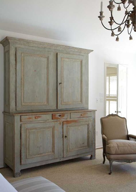 Decorating Around The TV | 20 Elegant, Inspiring Ideas - laurel home Gustavian Interiors, Decor Around Tv, Muebles Shabby Chic, Gustavian Furniture, Vibeke Design, Gustavian Style, Primitive Furniture, Paint Furniture, Furniture Inspiration