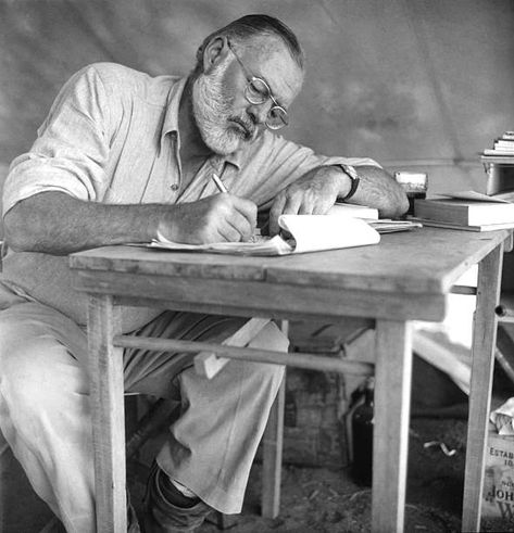 2,939 Ernest Hemingway Photos and Premium High Res Pictures - Getty Images Ernest Hemingway Photo, Ernst Hemingway, Ernest Hemingway Books, Margaux Hemingway, Hemingway Quotes, Writing Posters, William Golding, Safari Art, William Faulkner