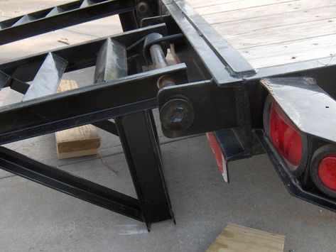 Trailer Ramp Ideas, Car Trailer Ideas, Car Trailer Ramps, Utility Trailer Upgrades, Diy Trailer, Welding Trailer, Trailer Design, Car Hauler Trailer, Trailer Ramps