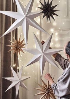 Saturday Christmas, Diy Jul, Decoration Vitrine, Deco Table Noel, Scandi Christmas, Minimal Christmas, Xmas Deco, Christmas Interiors, Minimalist Christmas