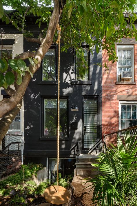 Modern Black Front Door, Brooklyn Row House, Black Front Door, New York Townhouse, Back Of House, Brooklyn House, Brick Siding, Narrow Rooms, Black New York