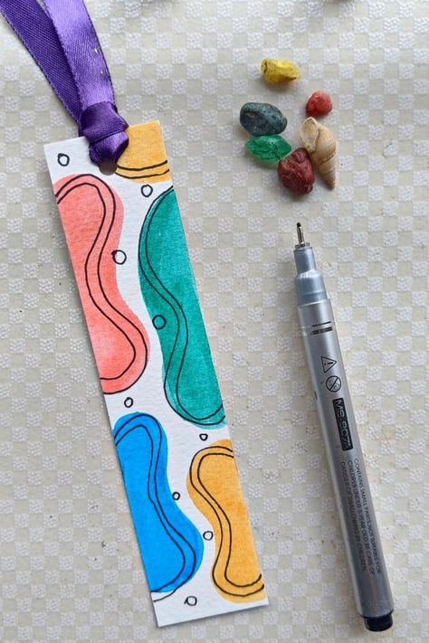 I have made this bookmark by using brushpens. Bookmark Doodle Ideas, Cool Bookmarks, Markers Drawing Ideas, Markers Drawing, Shop Sticker, Bookmark Ideas, Everyday Cards, Creative Bookmarks, Bookmark Craft