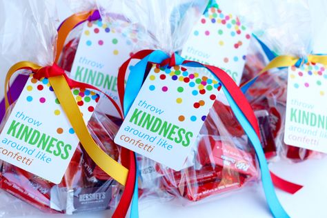 Kindness bags for Random Acts of Kindness Day! Random Acts Of Kindness Gift Ideas, Kindness Gifts For Coworkers, Cultivating Kindness Nursing Home Week, Blessing Bags Acts Of Kindness, Kindness Gifts Ideas, Kindness Grams, Random Acts Of Kindness Gifts, Kindness Party, Random Acts Of Kindness Ideas