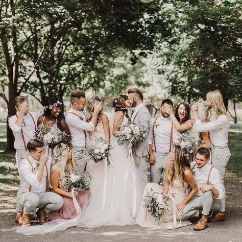 Wedding Photo Ideas with Bridesmaids and Groomsmen #wedding #weddingideas #weddingphotos Wedding Photography Poses, Wedding Photography Bridal Party, Wedding Picture Poses, Bridal Party Photos, Bride Photography, Wedding Photos Poses, Wedding Party Photos, Ideas For Wedding, Bridesmaids And Groomsmen