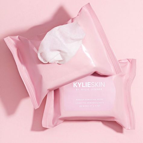 makeup removing wipes #kylieskin $10 ⠀ ⠀ ☺️ wipe away waterproof eye, lip and face makeup ⠀ ⠀ ✔️ safe for sensitive skin ⠀ ⠀ 💗 oil free Maquillaje Kylie Jenner, Koleksi Makeup, Alat Makeup, Kylie Skin, Jenner Makeup, Makeup Removing, Kylie Jenner Makeup, Makeup Wipes, Makeup Remover Wipes