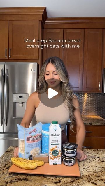 Berenice Guinaldo on Instagram: "Thick & creamy 41g of protein overnight oats   Showing you guys the trick to making the thickest & creamiest overnight oats! Meal prepping overnight oats is so convenient for busy days and such a life saver. This recipe is high in protein, simple to make and contains just a few ingredients. Here’s how you can make the most delicious overnight oats.   Ingredients (per serving)   + 1/2 cup @bobsredmill quick cooking rolled oats  + 20g @vitalproteins powder  + 150g @oikos Greek yogurt  + 3ml @elmhurst1925 almond milk  + 1/2 ripe banana  + pich of cinnamon   Instructions   Add all ingredients into a container, mix well and refrigerate overnight.   Enjoy your creamy and delicious overnight oats!   Where are my overnight oats fans at?" Rolled Oats Recipe Overnight, Oats Meal, Oikos Yogurt, Oikos Greek Yogurt, Delicious Overnight Oats, Protein Overnight Oats, Carb Meals, Oats Recipes, Meal Prepping