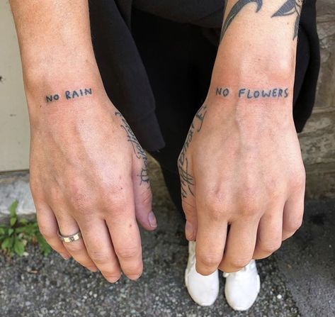 People With Tattoos, Herren Hand Tattoos, Inspiration Tattoos, Knee Tattoo, Poke Tattoo, Dainty Tattoos, Dream Tattoos, Dope Tattoos, Simplistic Tattoos