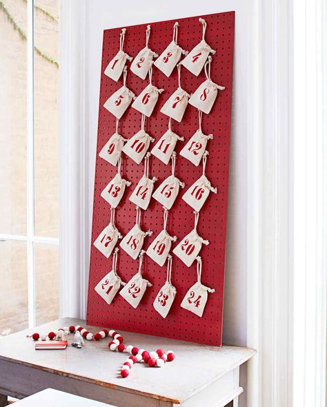 Advent calendar Natal, Sponge Paint, Christmas Advent Calendar Diy, Using Stencils, Advent Christmas, Days To Christmas, Diy Advent Calendar, Navidad Diy, Craft Paint